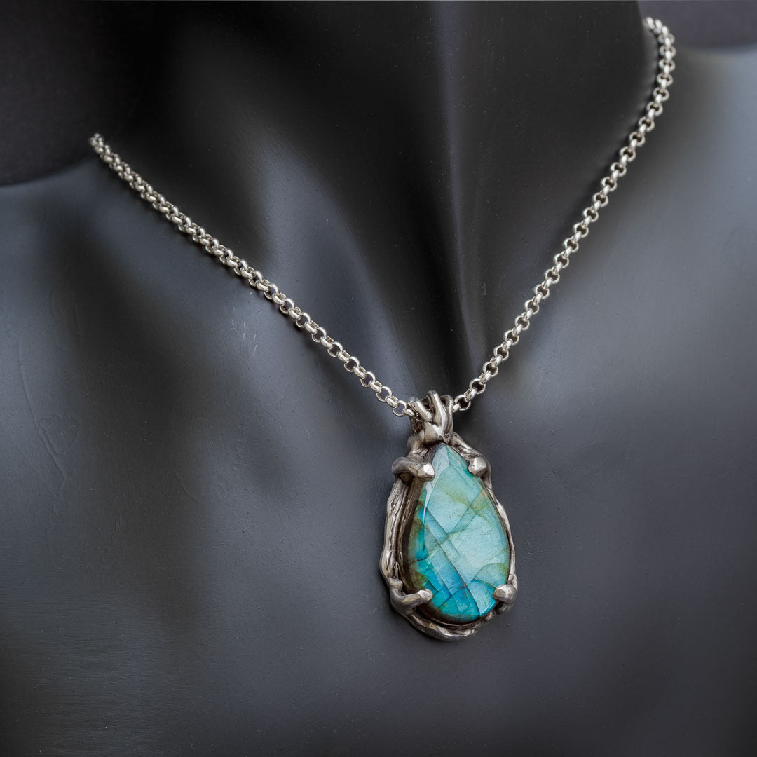 A southwestern style necklace with rainbow labradorite. The labradorite necklace has a frame of stars and is suspended from a sterling silver chain.