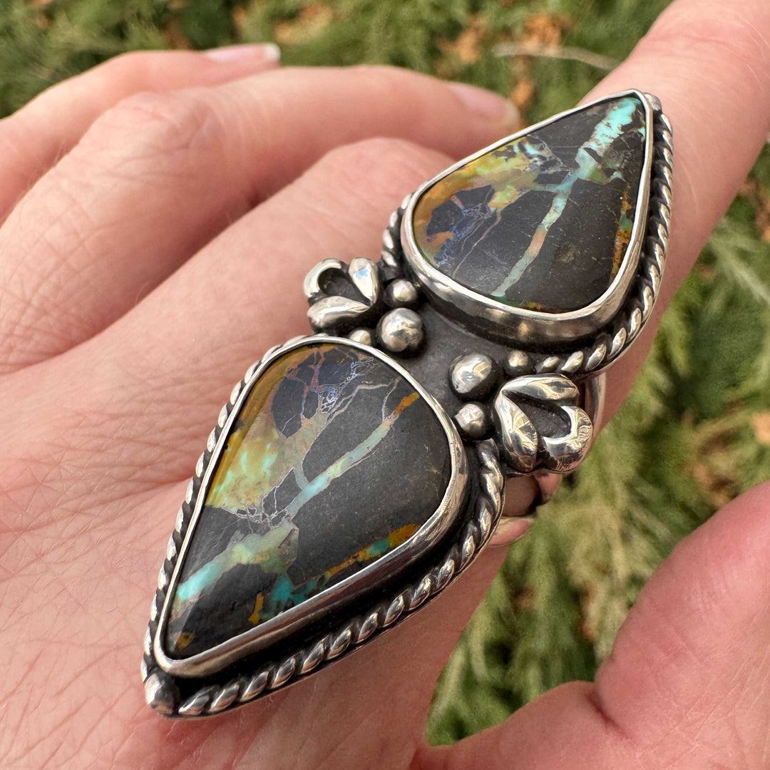 Close-up of dark matrix and turquoise veining in Blackjack Turquoise