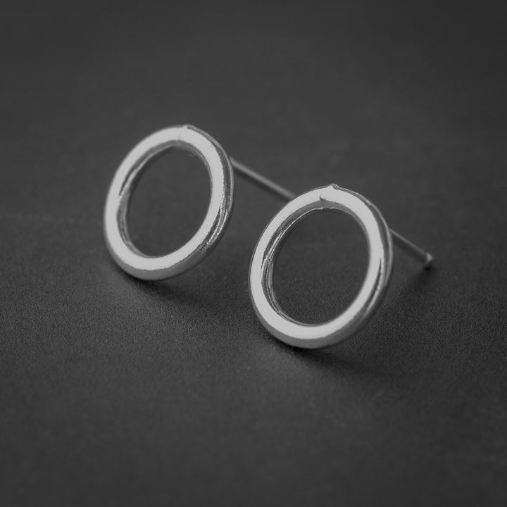 Minimalist Small Circle Stud Earrings