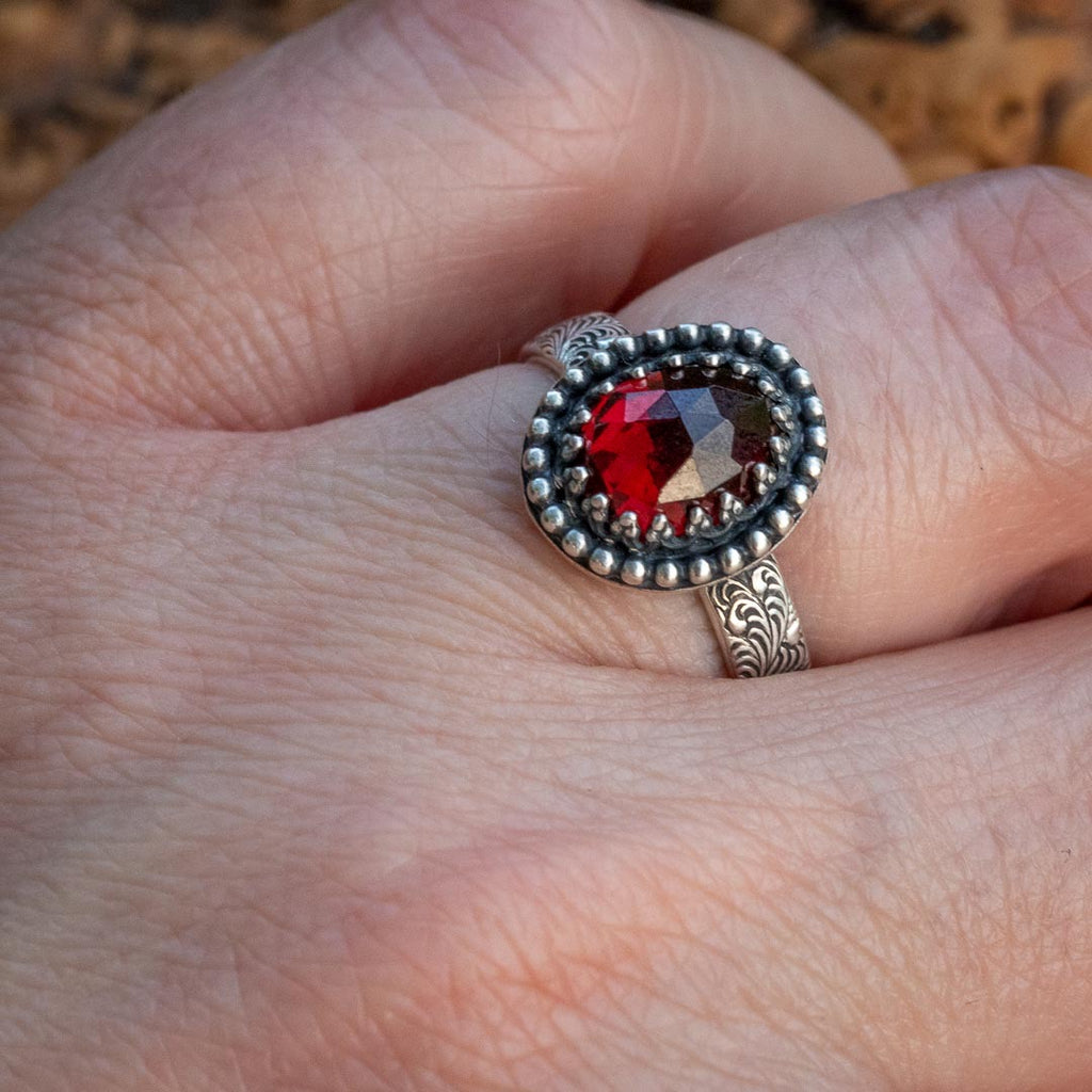 Geometric Garnet Ring in Sterling Silver, Garnet Ring with Octagon outlets Band, Silver Garnet Ring, January Birthstone Ring, Natural Gemstone Ring